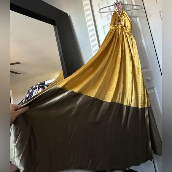 🎸ANTHROPOLOGIE🎸🔥NWT🔥Silk Colorblocked Maxi Dress in Gold— Size 4